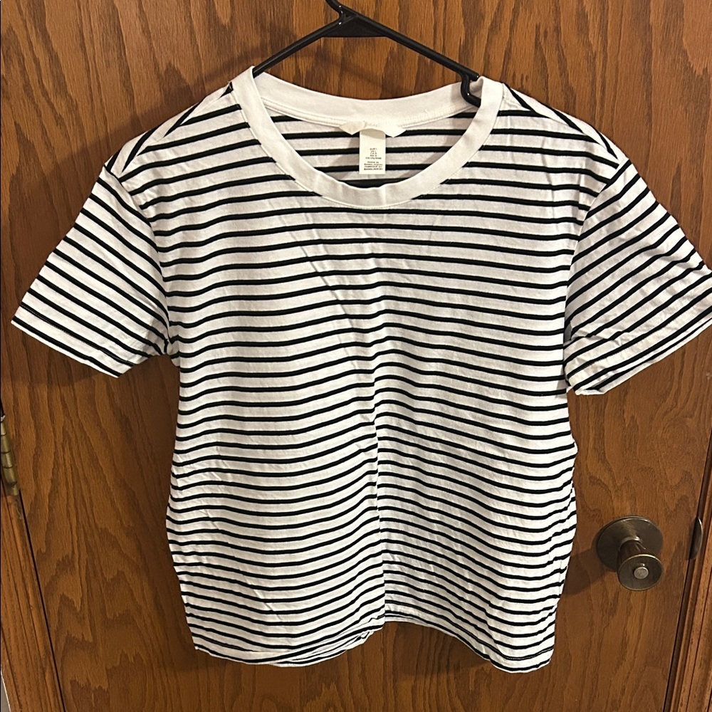 Women’s Large H&M black and white striped short sleeve tee T-shirt